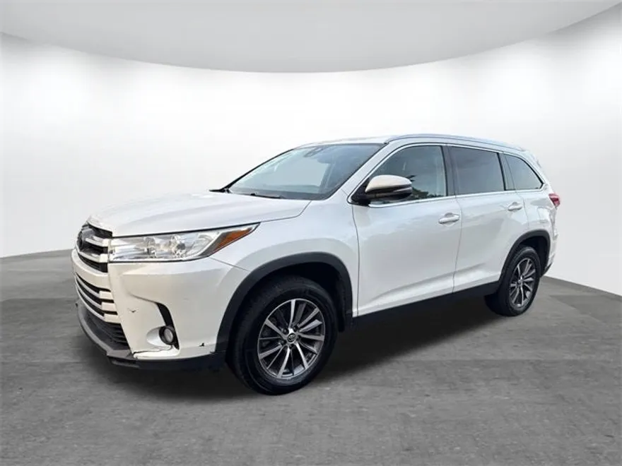 2019 Toyota Highlander XLE photo 1