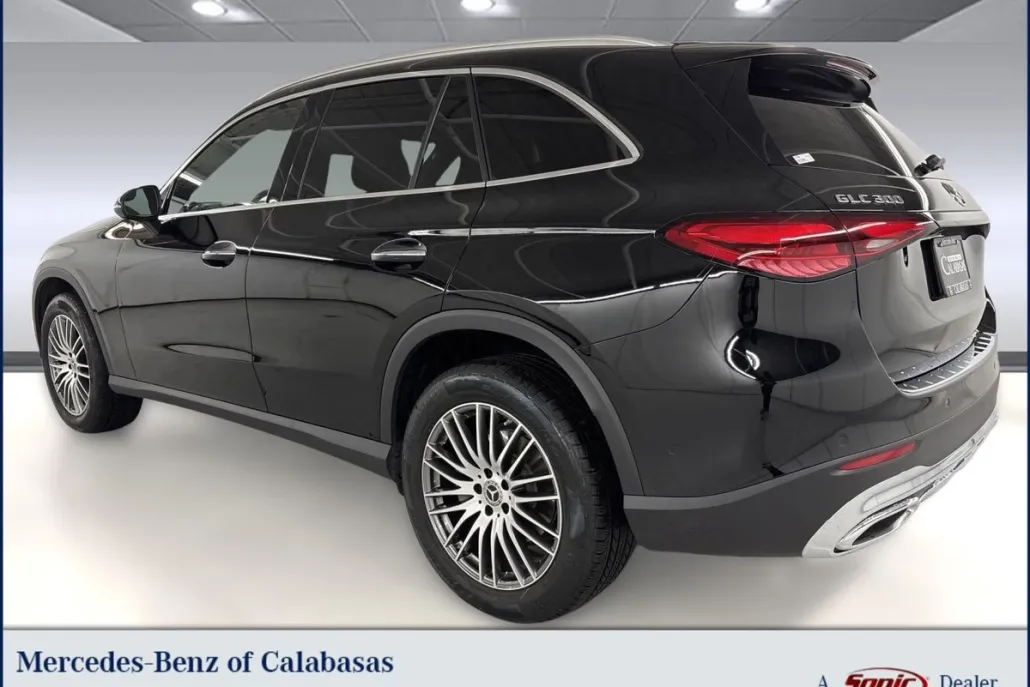 2025 Mercedes Benz GLC 300 photo 1