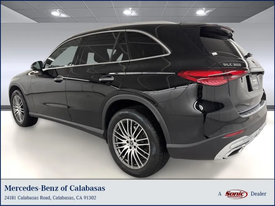 2025 Mercedes Benz GLC 300 photo 1