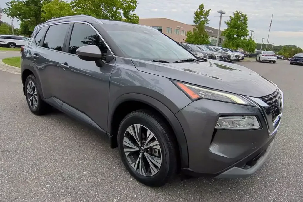 2022 Nissan Rogue SV photo 1