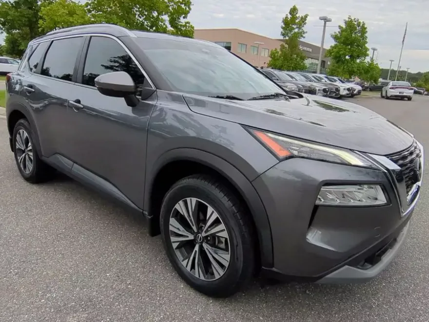 2022 Nissan Rogue SV photo 1