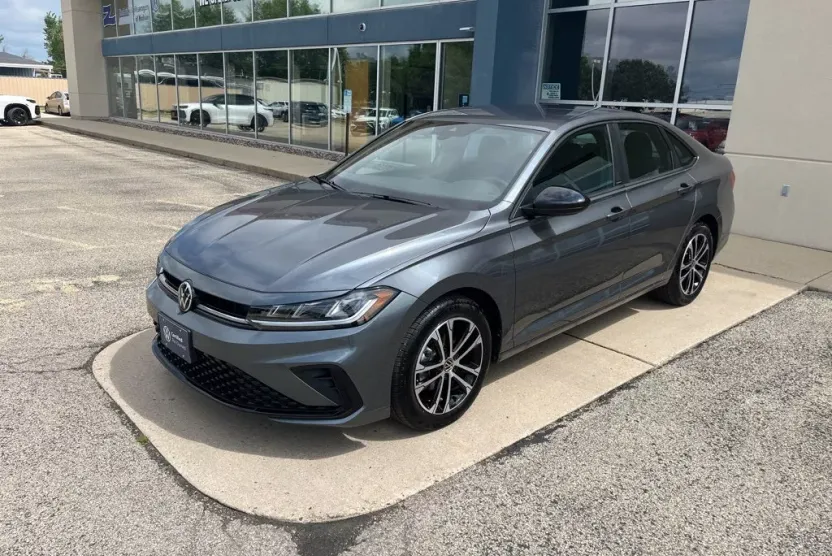 2025 Volkswagen Jetta 1.5T Sport photo 1