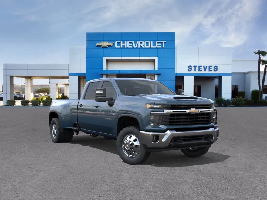 2025 Chevrolet Silverado 3500HD LT photo 1