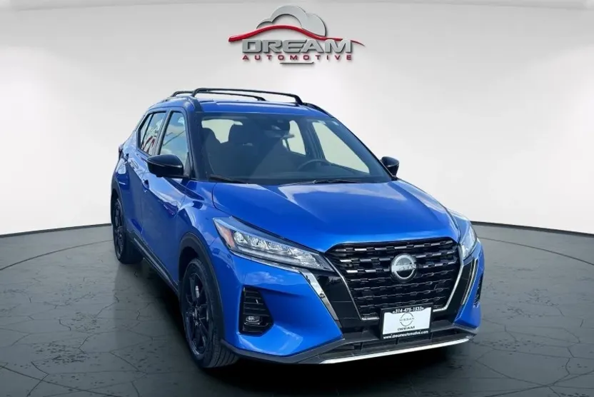 2023 Nissan Kicks SR photo 1