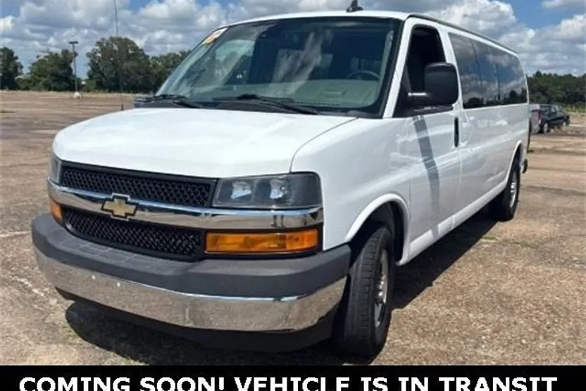 2019 Chevrolet Express Passenger 3500 LT photo 1