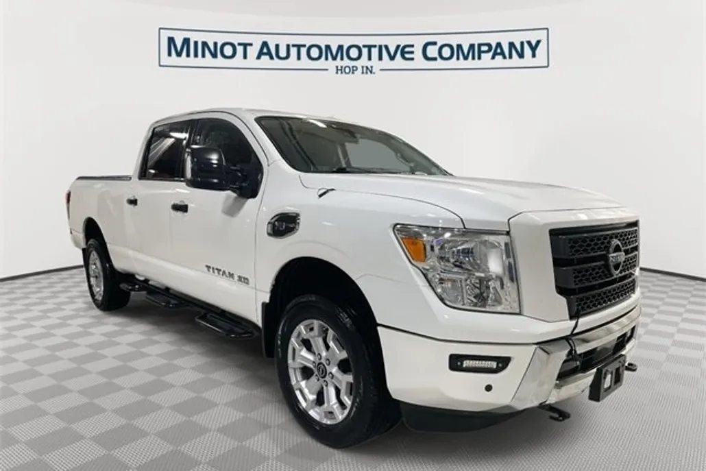 2023 Nissan Titan SV photo 1