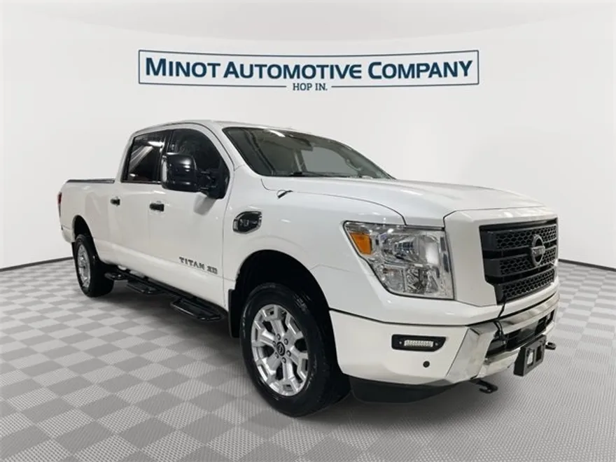 2023 Nissan Titan SV photo 1