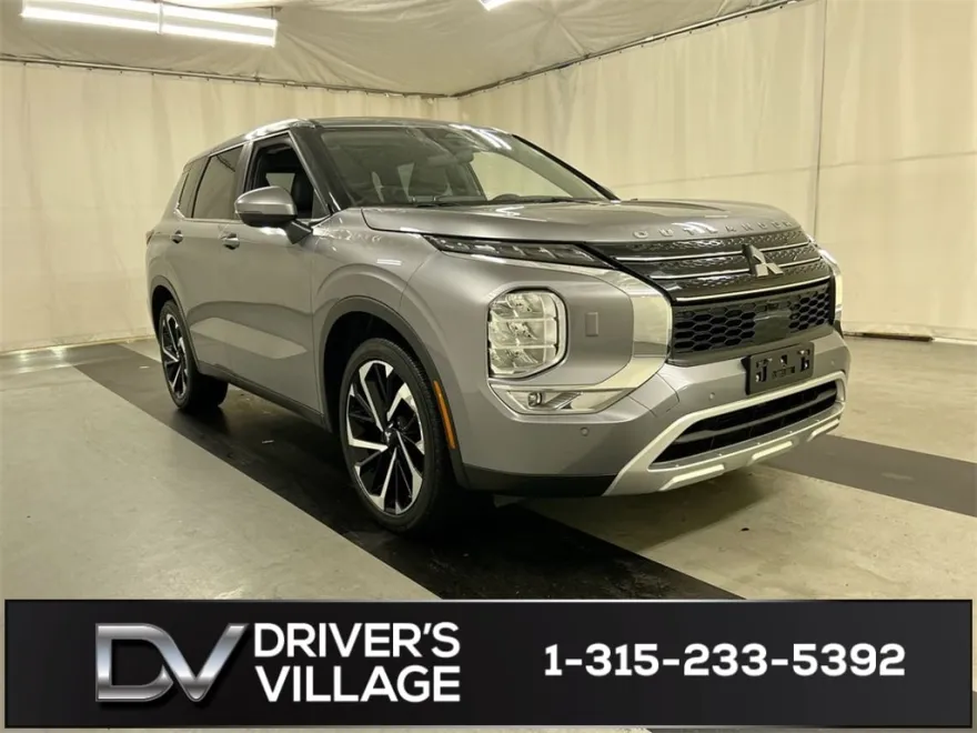 2023 Mitsubishi Outlander SE photo 1