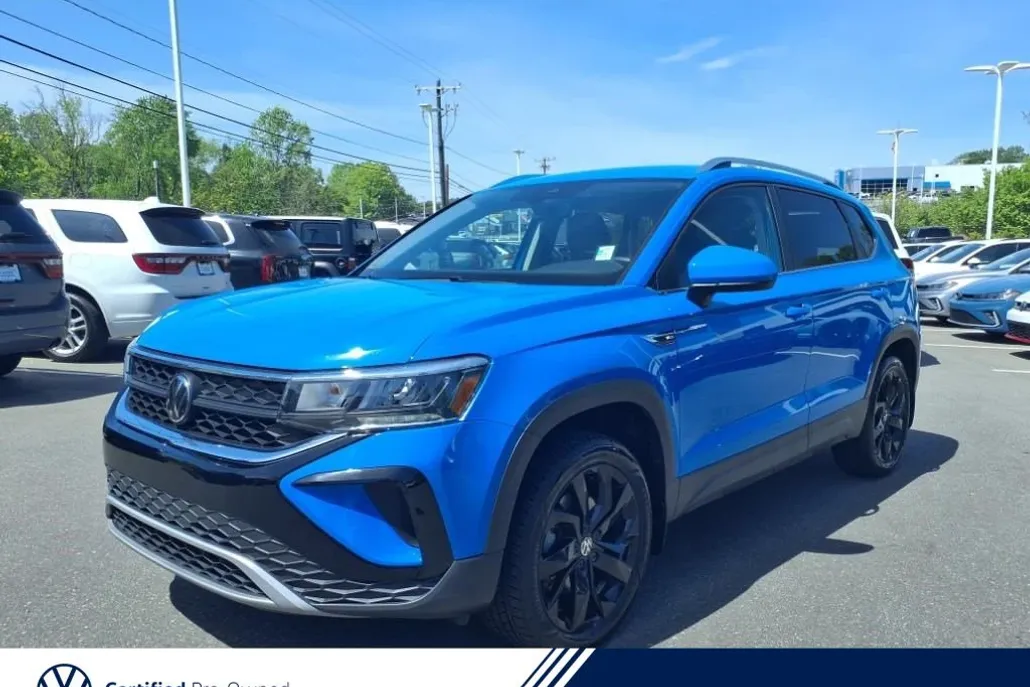 2024 Volkswagen Taos SE photo 1