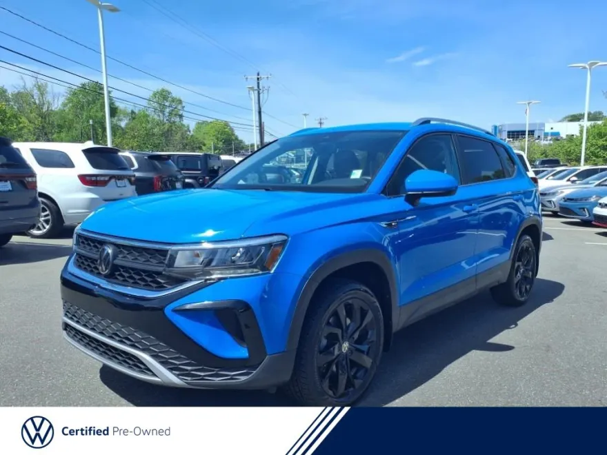 2024 Volkswagen Taos SE photo 1