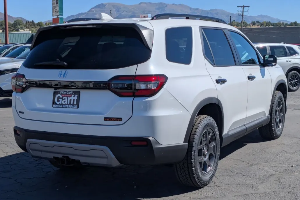 2025 Honda Pilot TrailSport photo 1