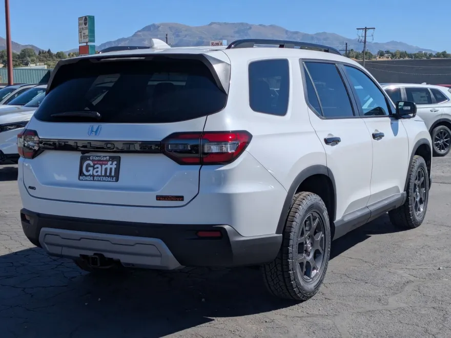 2025 Honda Pilot TrailSport photo 1