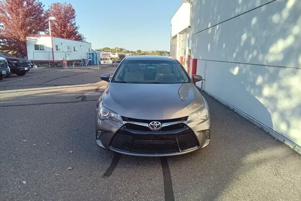 2017 Toyota Camry XSE photo 1