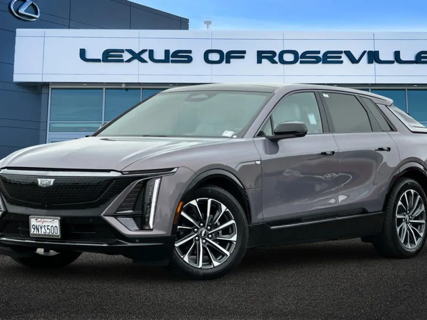 2024 Cadillac Lyriq Sport photo 1