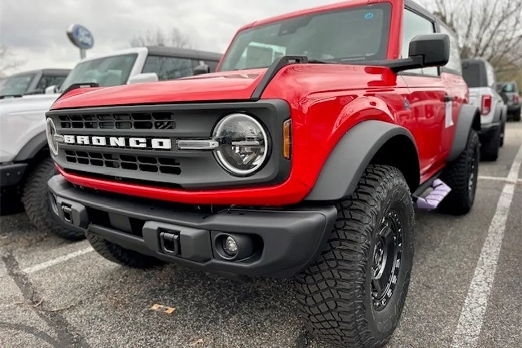 2024 Ford Bronco Black Diamond photo 1