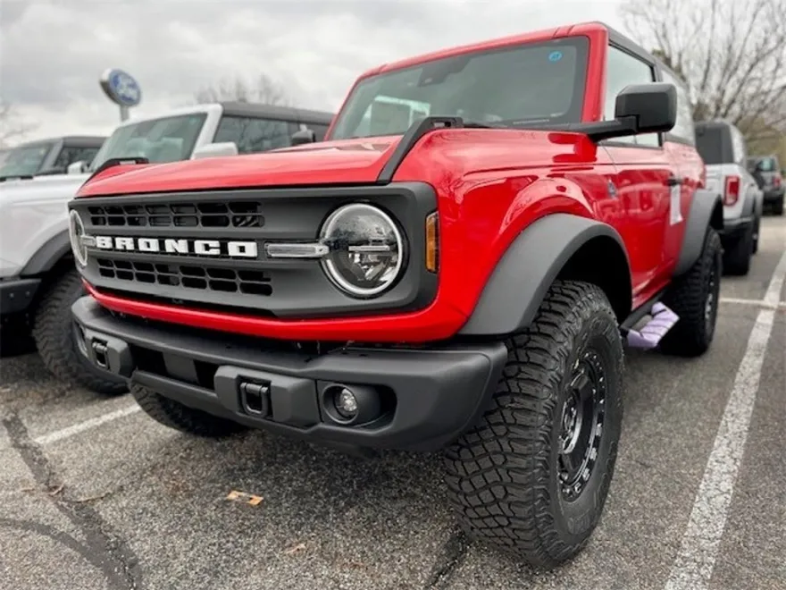 2024 Ford Bronco Black Diamond photo 1