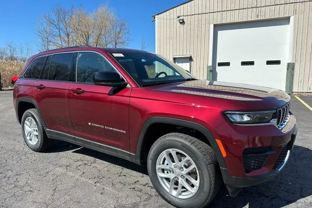 2025 Jeep Grand Cherokee Laredo X photo 1