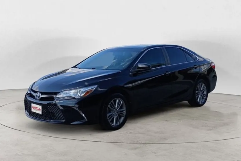 2016 Toyota Camry SE photo 1