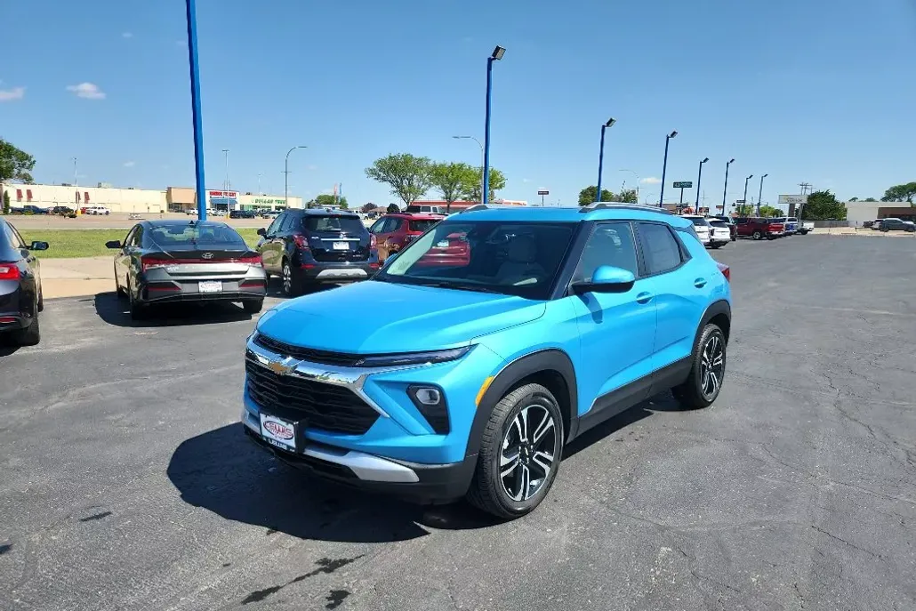 2025 Chevrolet Trailblazer LT photo 1