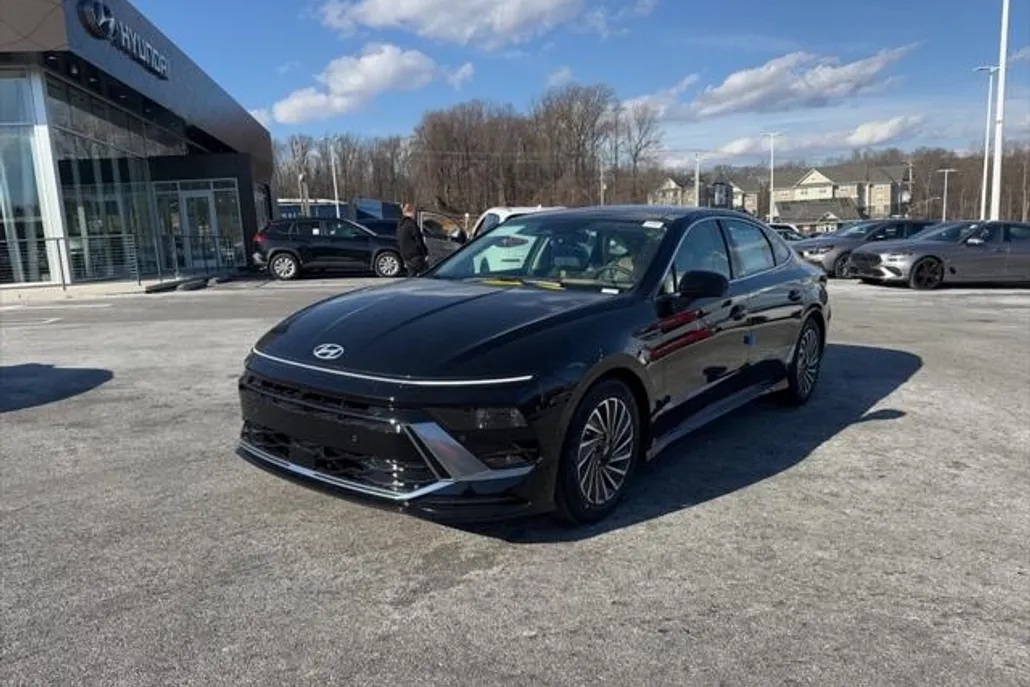 2025 Hyundai Sonata Hybrid Limited photo 1