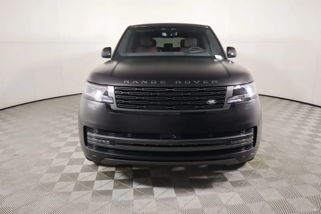 2025 Land Rover Range Rover SE photo 1