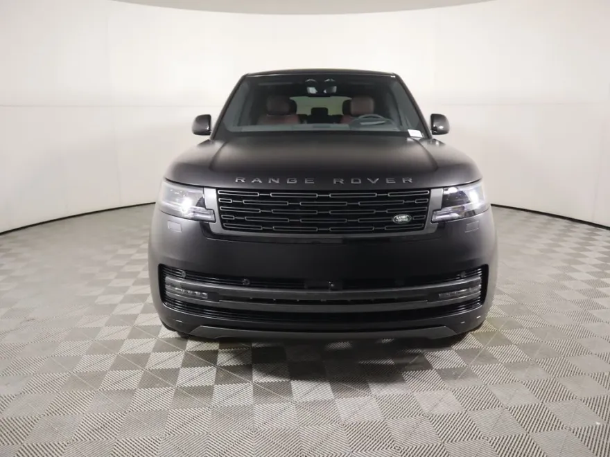 2025 Land Rover Range Rover SE photo 1