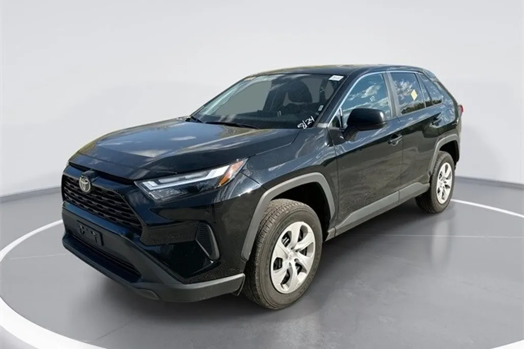 2024 Toyota RAV4 LE photo 1