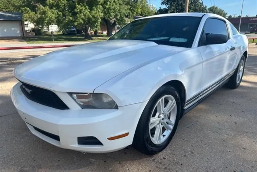 2012 Ford Mustang V6 photo 1