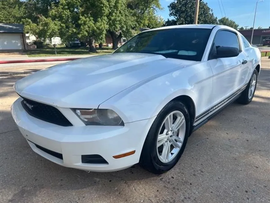 2012 Ford Mustang V6 photo 1