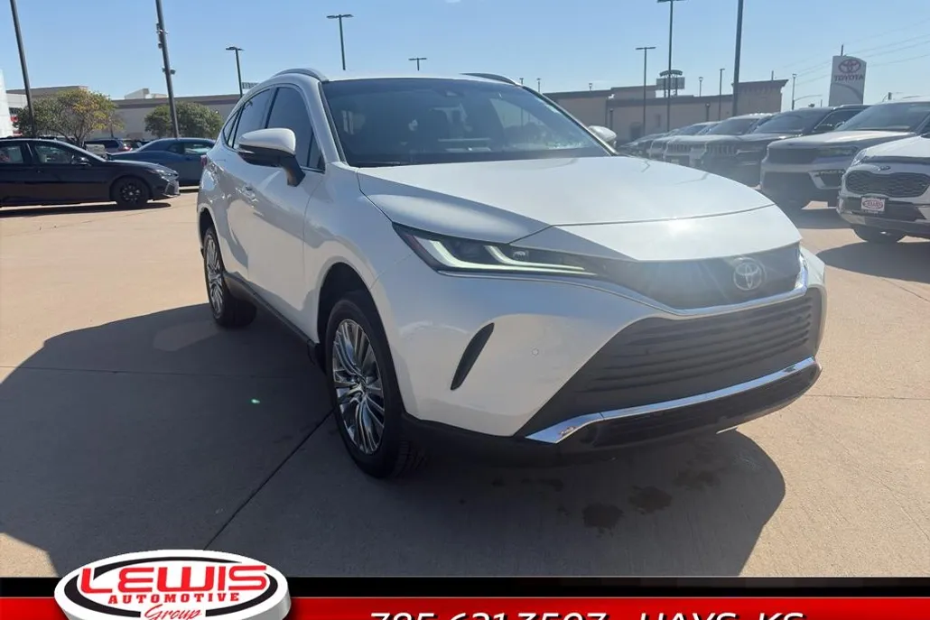 2022 Toyota Venza XLE photo 1