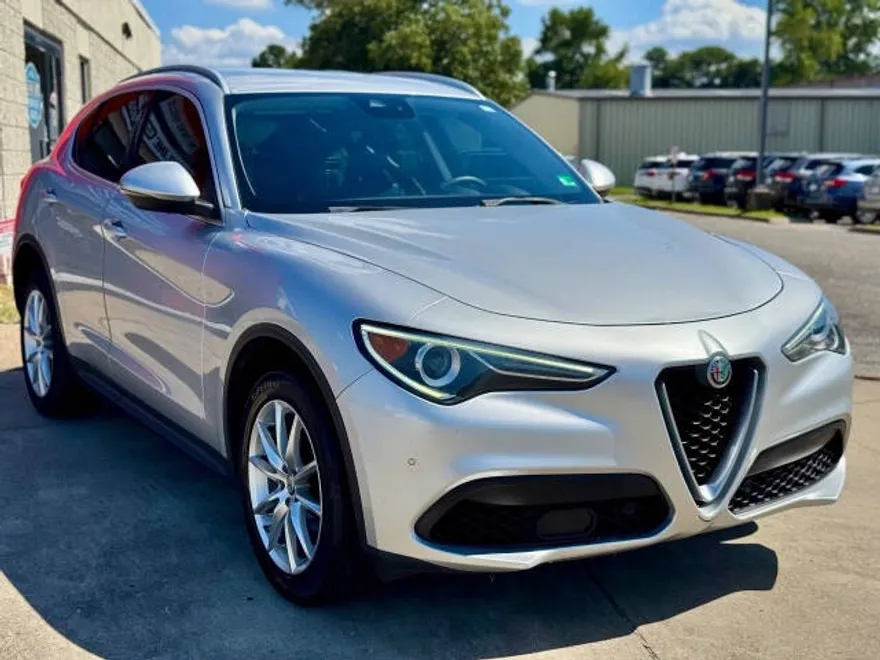 2018 Alfa Romeo Stelvio Ti photo 1