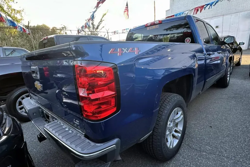 2019 Chevrolet Silverado LT photo 1