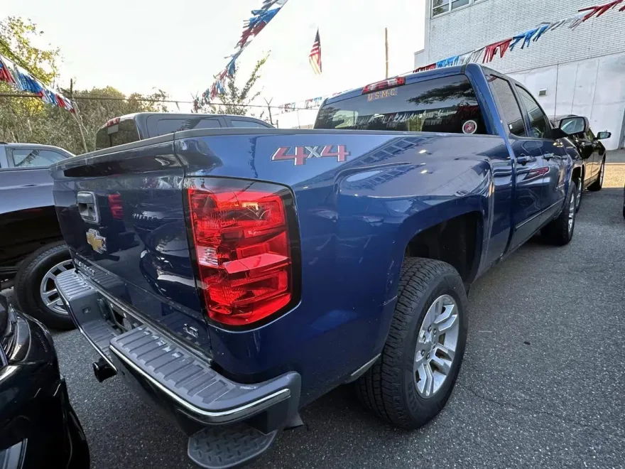 2019 Chevrolet Silverado LT photo 1