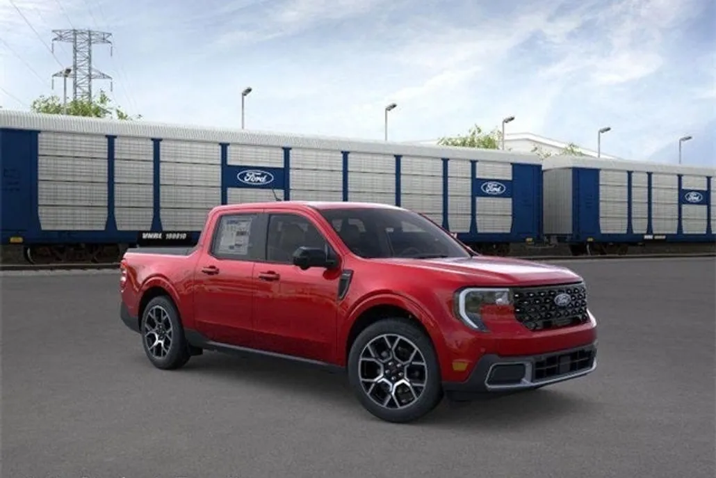 2025 Ford Maverick Lariat photo 1
