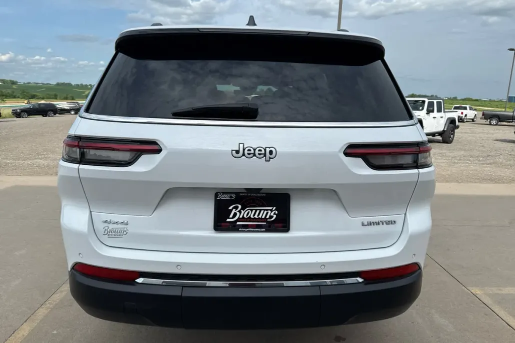 2024 Jeep Grand Cherokee Limited photo 1