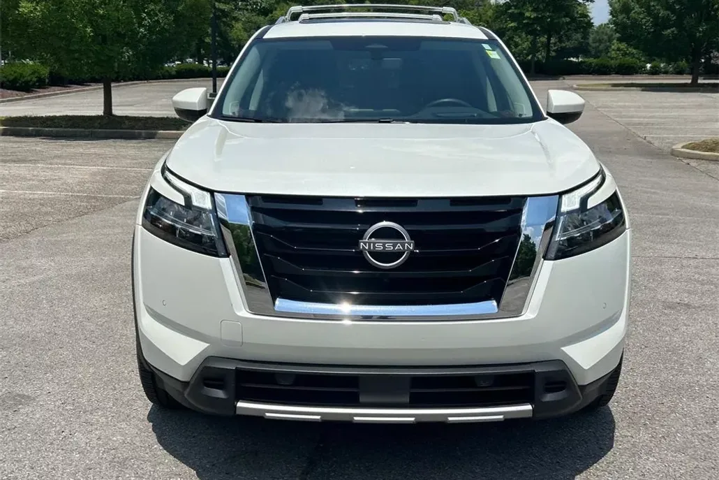 2023 Nissan Pathfinder Platinum photo 1