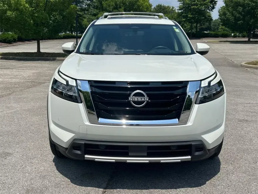 2023 Nissan Pathfinder Platinum photo 1