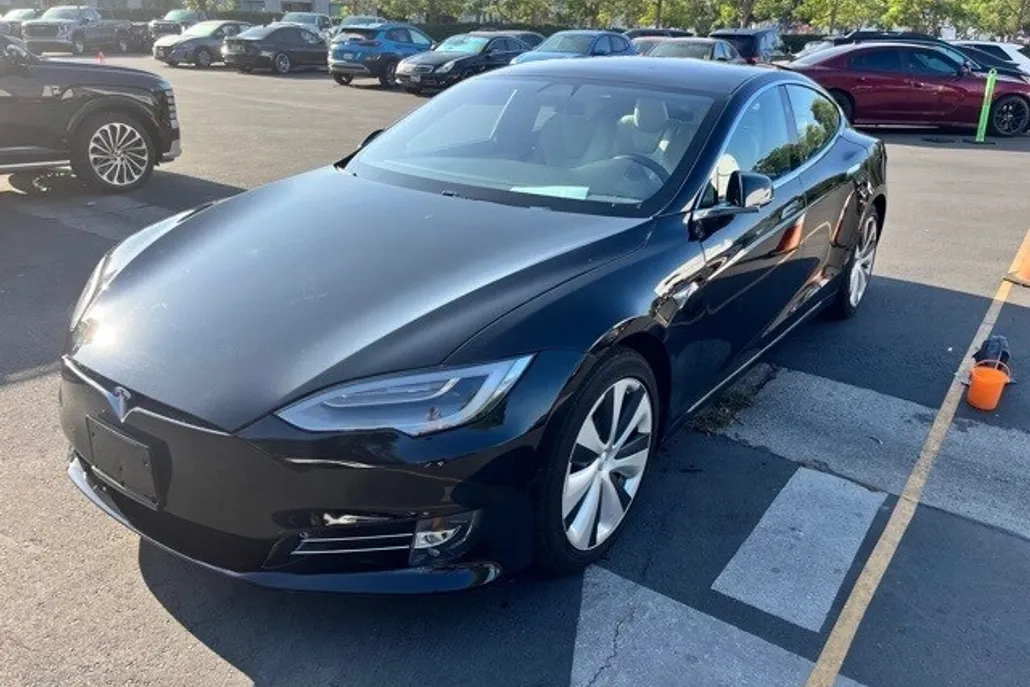 2020 Tesla Model S Long Range Plus photo 1