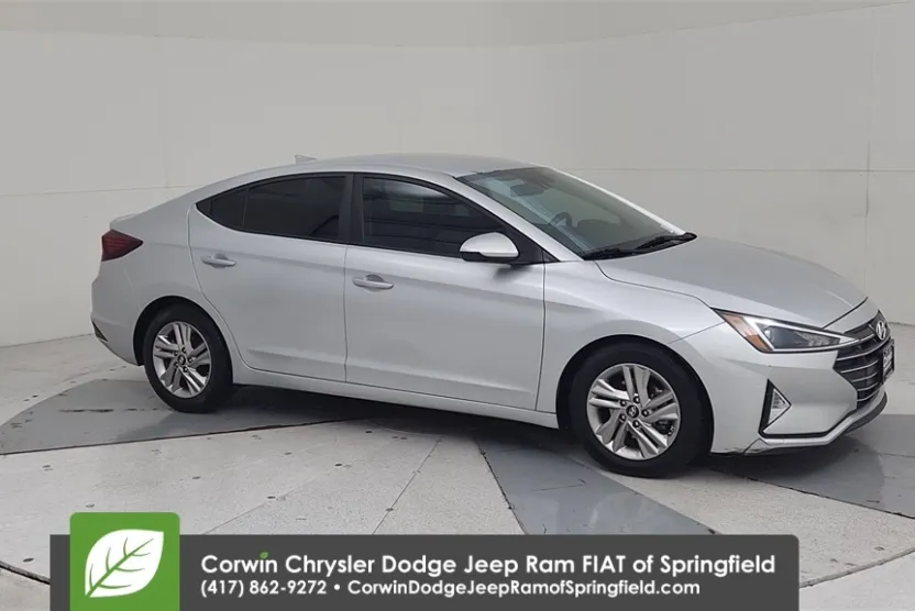 2019 Hyundai Elantra SEL photo 1