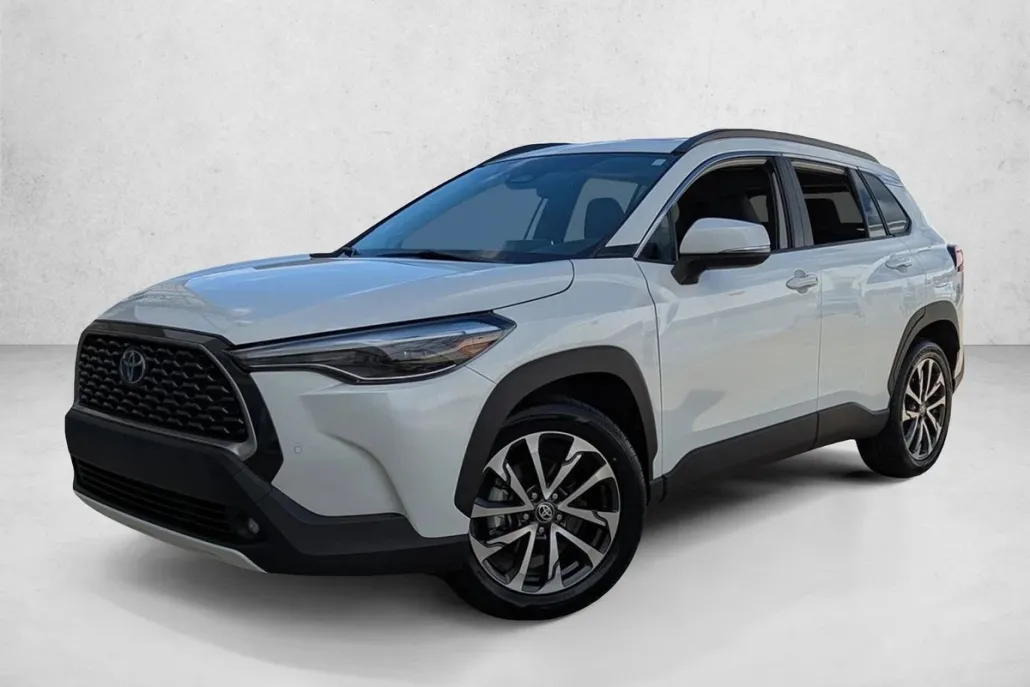 2024 Toyota Corolla Cross XLE photo 1