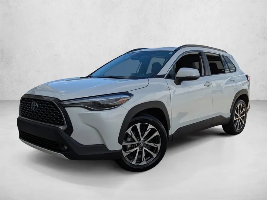 2024 Toyota Corolla Cross XLE photo 1