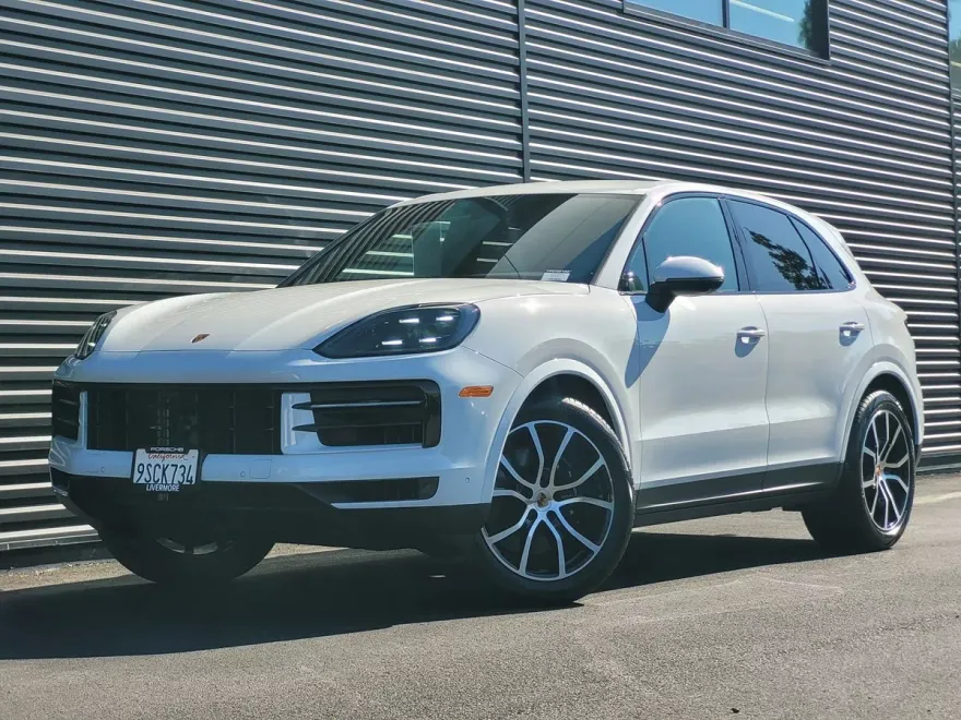 2025 Porsche Cayenne photo 1