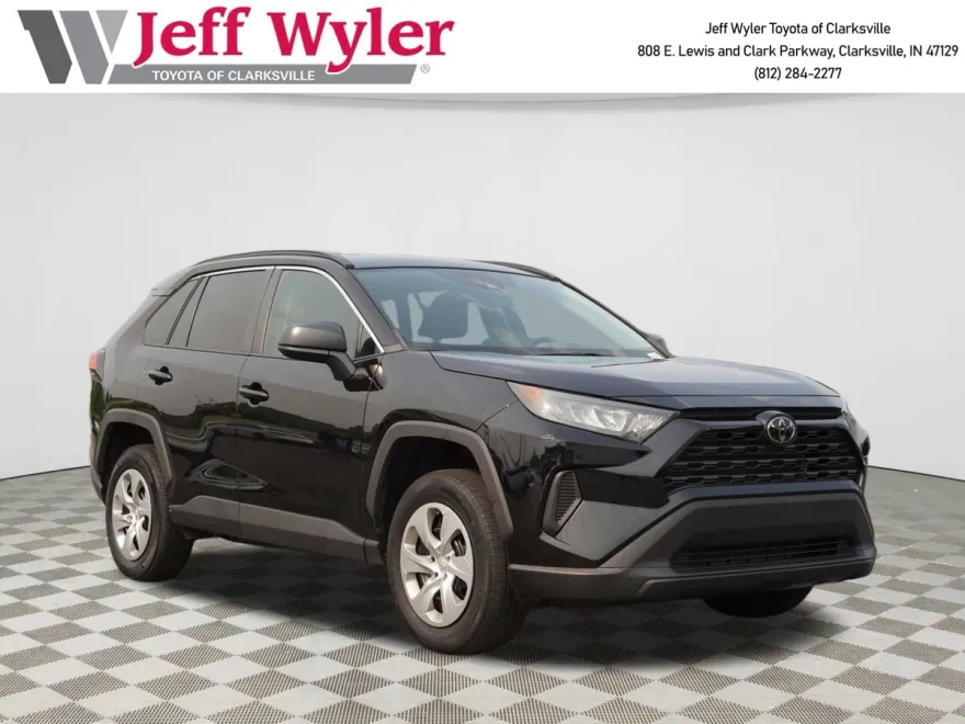 2021 Toyota RAV4 LE photo 1