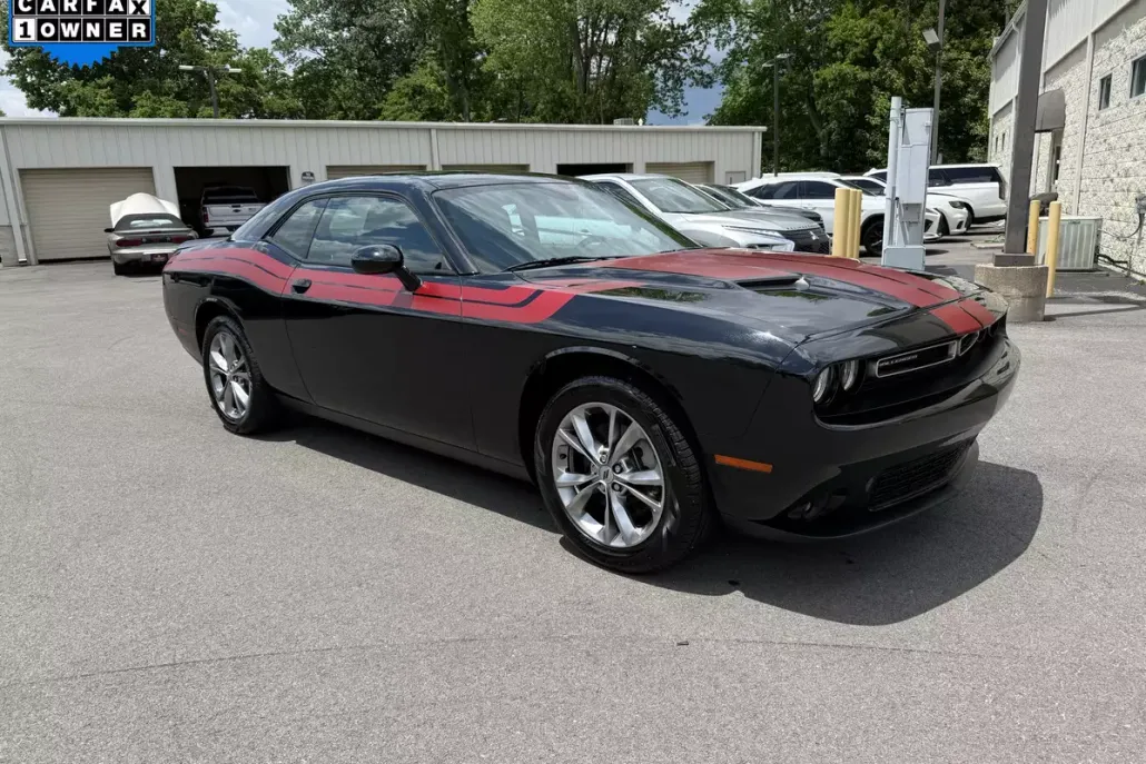 2021 Dodge Challenger SXT photo 1