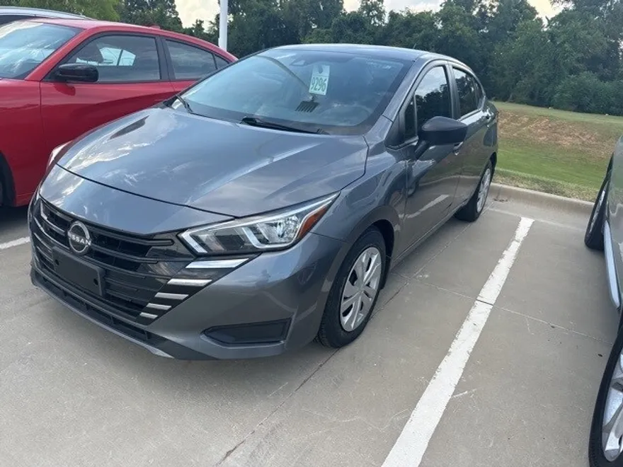 2024 Nissan Versa 1.6 S photo 1