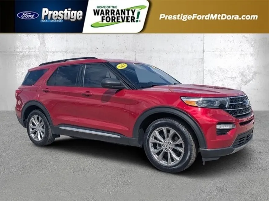 2021 Ford Explorer XLT photo 1