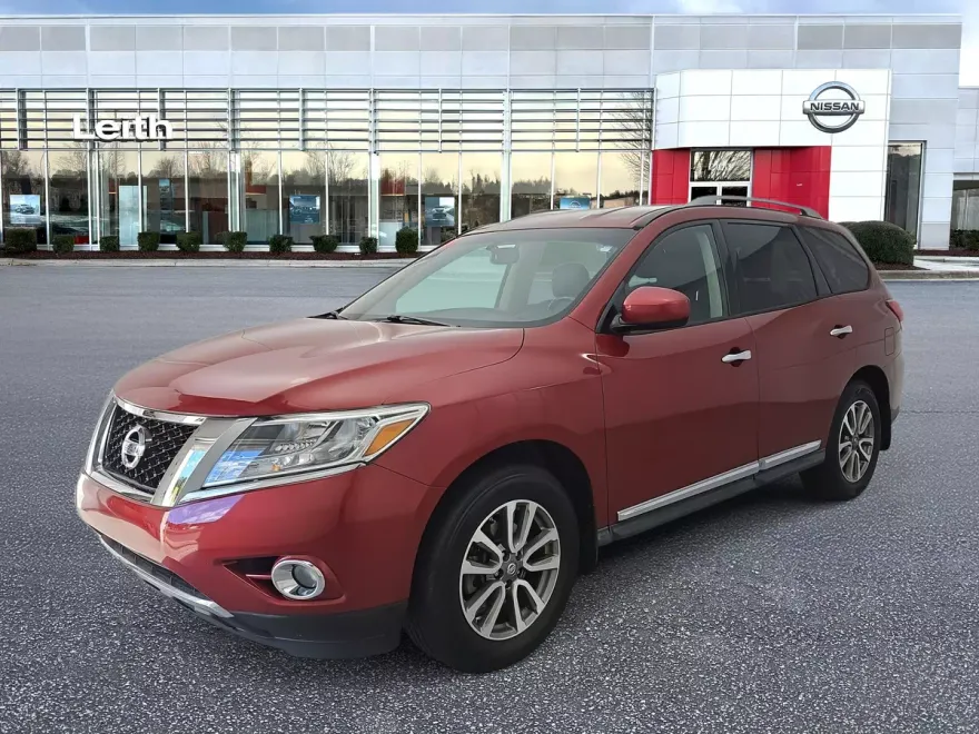 2013 Nissan Pathfinder SL photo 1