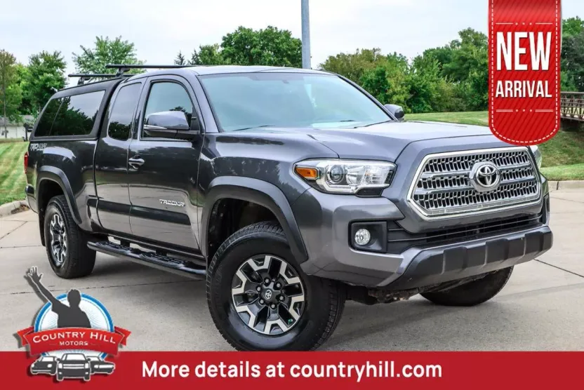 2017 Toyota Tacoma TRD V6 photo 1
