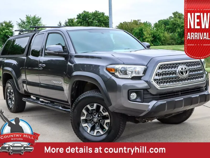 2017 Toyota Tacoma TRD V6 photo 1