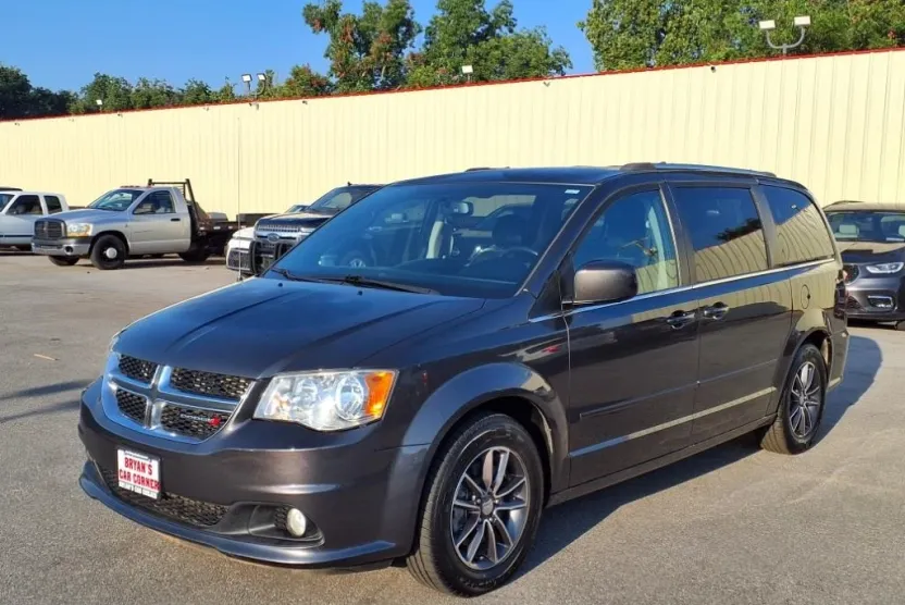 2017 Dodge Grand Caravan SXT photo 1